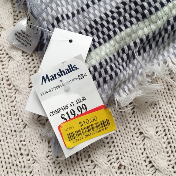 NWT blanket scarf - Picture 2 of 3